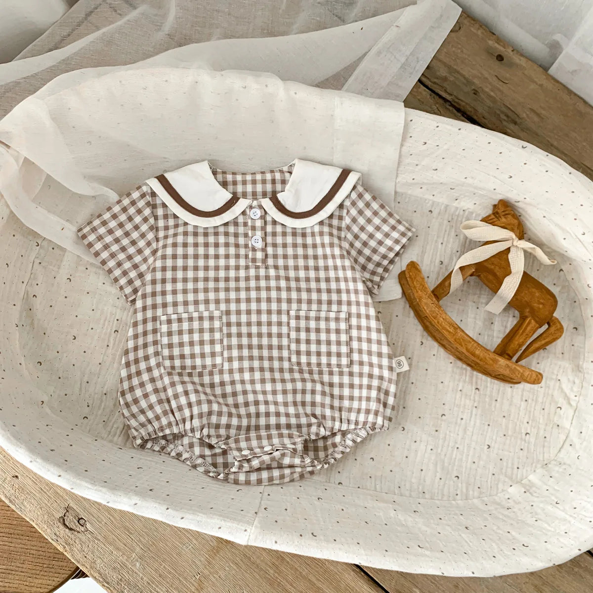 Classic Gingham Baby Romper – Vintage, Smart & Full of Charm ☁️👶