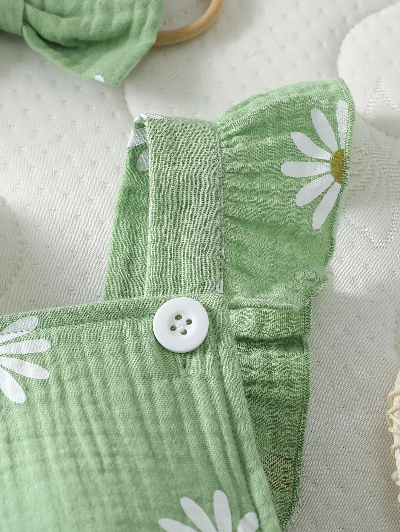Daisy Ruffle Romper Set – Breezy, Adorable & Bloom-Ready 🌼🍼