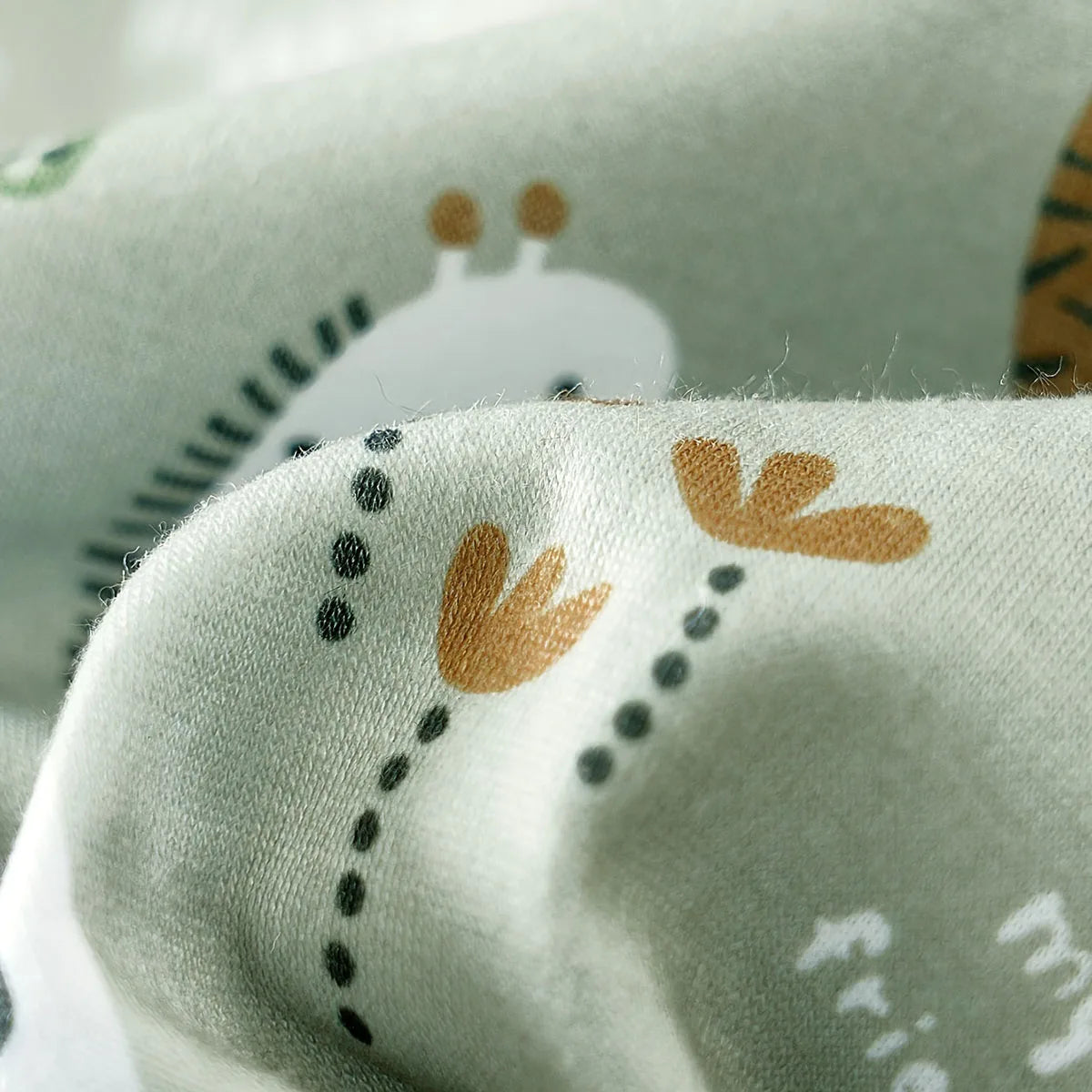 Jungle Safari Baby Romper – Wildly Cute, Comfy & Adventure-Ready 🐘🦒