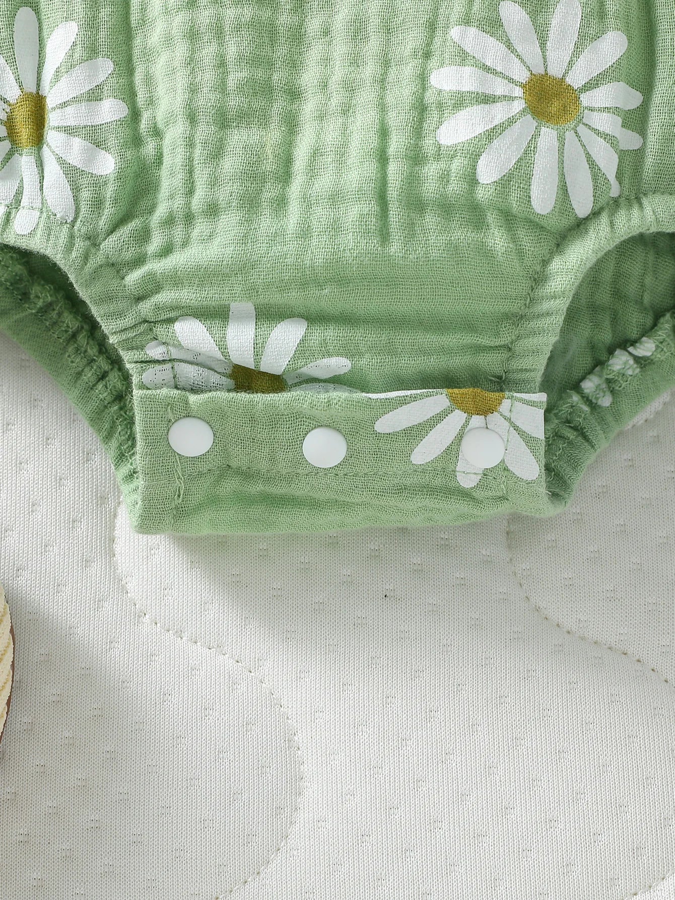 Daisy Ruffle Romper Set – Breezy, Adorable & Bloom-Ready 🌼🍼