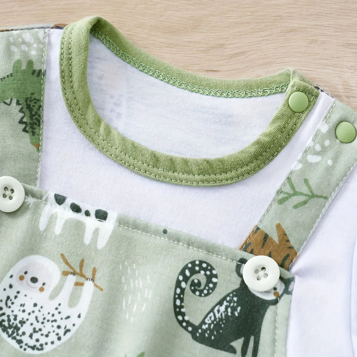Jungle Safari Baby Romper – Wildly Cute, Comfy & Adventure-Ready 🐘🦒