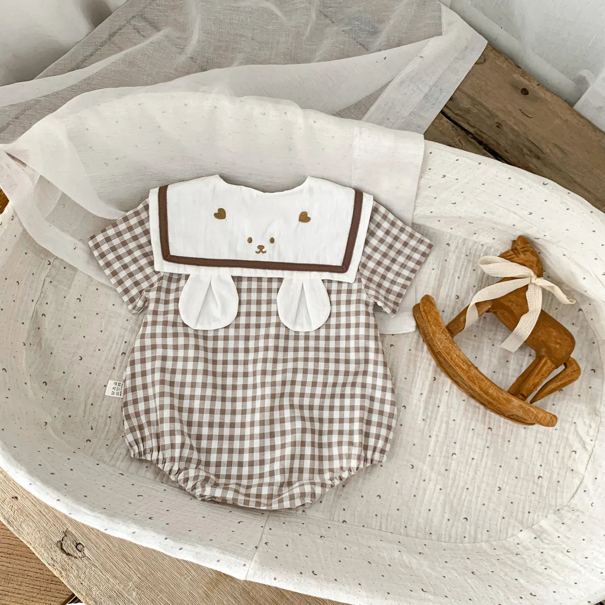 Classic Gingham Baby Romper – Vintage, Smart & Full of Charm ☁️👶